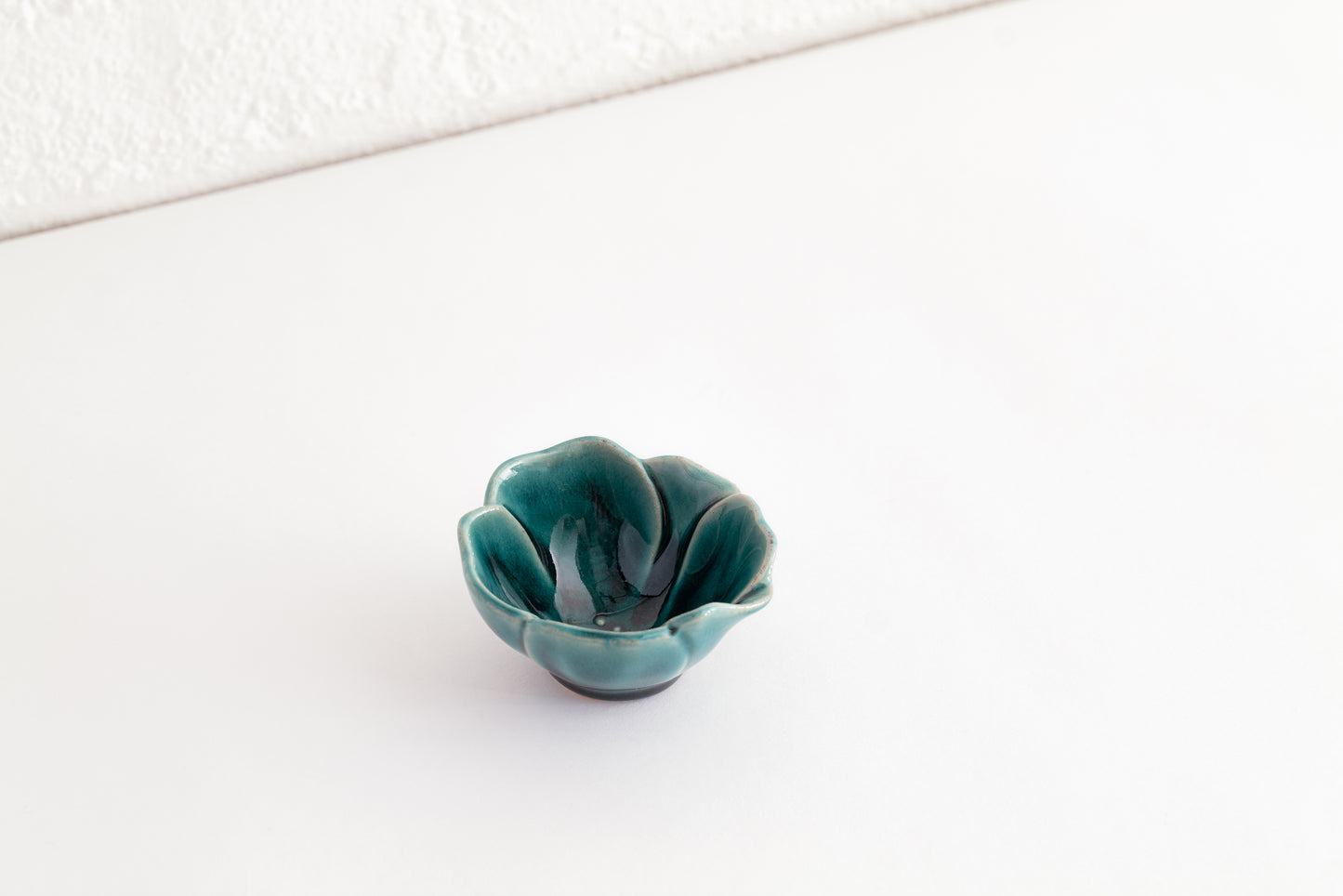 SAZANKA 2.5" FLOWER-SHAPED BOWL