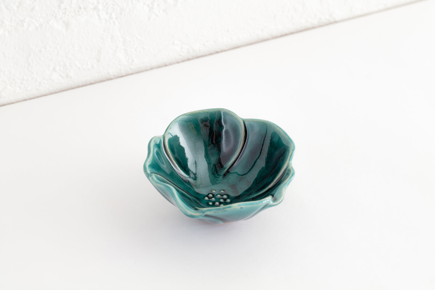 SAZANKA 4" FLOWER-SHAPED BOWL