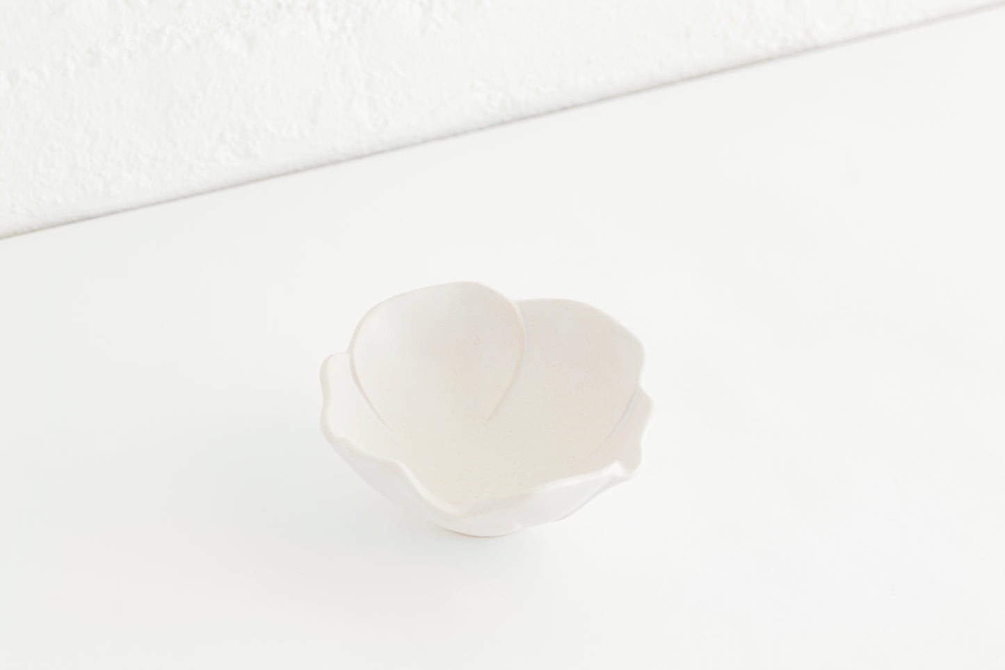 SAZANKA 4" FLOWER-SHAPED BOWL